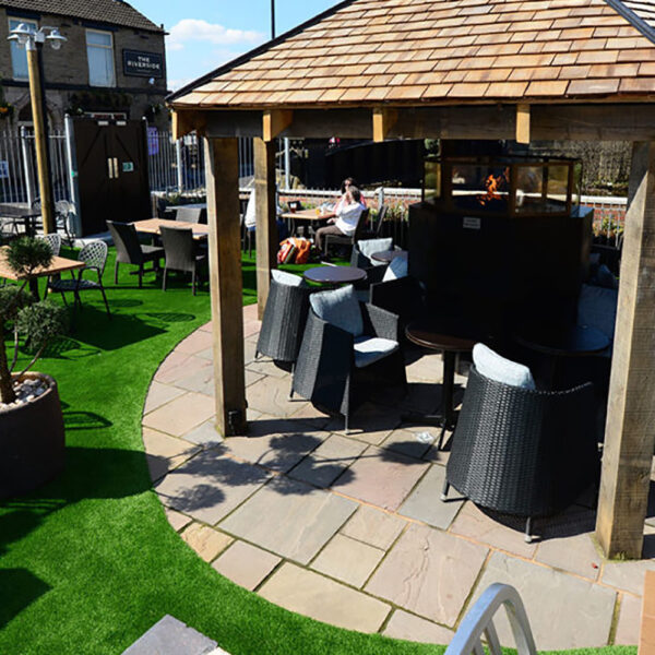 LazyLawn in Pub Garden